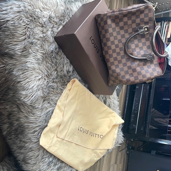 Authentic Louis Vuitton Speedy Handbag - Picture 1 of 12